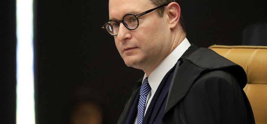 Brasília (DF), 14.09.2023-Ministro Cristiano Zanin em sessão extraordinária que prossegue com o julgamento de Aécio Lúcio Costa Pereira, acusado de participação nos atos antidemocráticos de 8 de janeiro. Foto: Rosinei Coutinho/SCO/STF