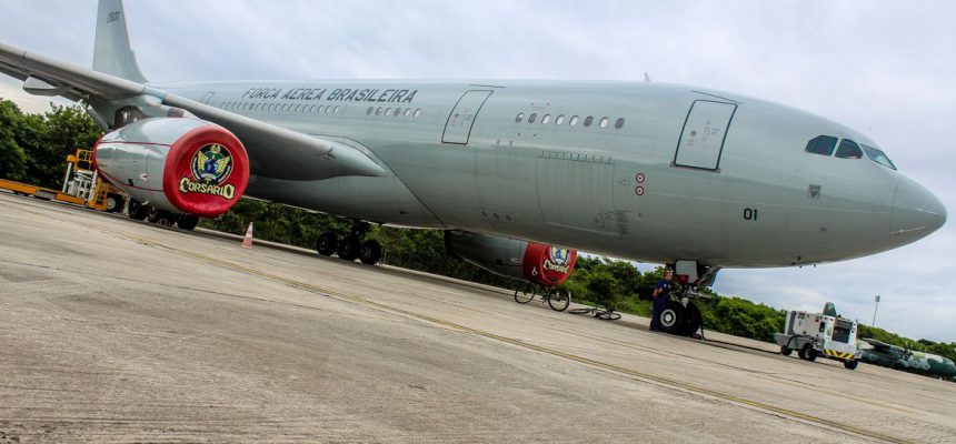 Rio de Janeiro (RJ), 16.10.2023- Aeronave KC-30 (Airbus A330 200), da FAB, decola do Aeroporto do Galeão para realizar o sétimo voo de repatriação de brasileiros em Israel. Purificadores de água e kits médicos foram embarcados no voo, que tem a dupla missão de resgatar brasileiros em Israel e levar insumos humanitários para Gaza. Fotos: Gov BR/ FAB