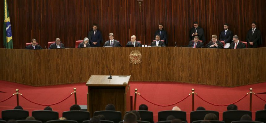 Brasília (DF), 22/06/2023 - O Tribunal Superior Eleitoral (TSE) realiza sessão plenária para o julgamento da ação (Aije nº 0600814-85) que pede a inelegibilidade de Jair Bolsonaro e de Walter Braga Netto, candidatos à Presidência da República nas Eleições 2022. Foto: Marcelo Camargo/Agência Brasil